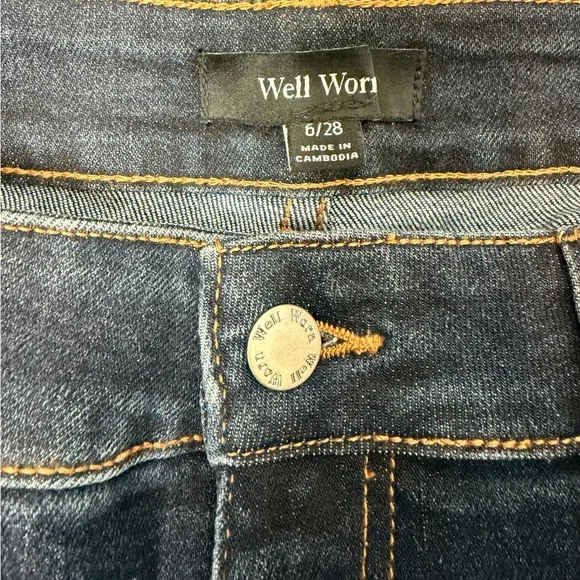 Well Worn High Rise Wide Leg Denim Jeans - Dark Wash. Like new. Size 6/28 - Picture 6 of 7